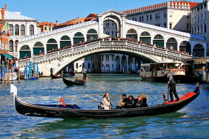 Turismo- Puente Rialto Venecia