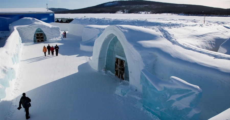 ¡Un hotel cubierto de hielo! / An ice hotel!
