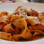 Le-pappardelle-alla-lepre-con-la-ricetta-tipica-586×391