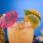 5 cocktail tropicali per goderti la spiaggia