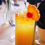 5 cocktail tropicali per goderti la spiaggia