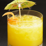 5 cocktail tropicali per goderti la spiaggia
