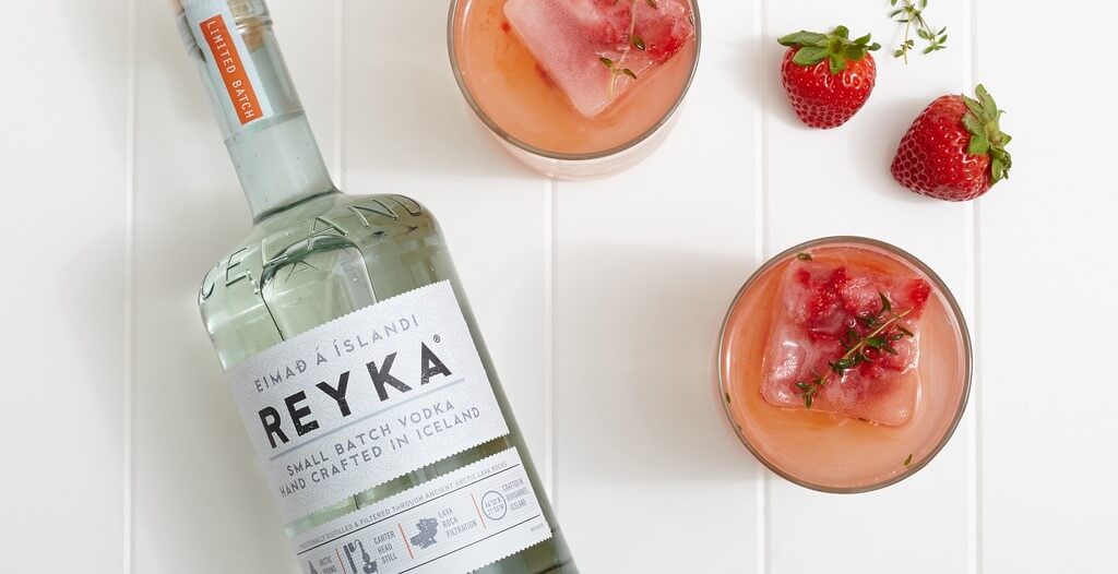 Strawberry vodka smash cocktail